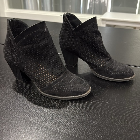 Report Heel Black Ankle Boots - 7.5 - Picture 1 of 11